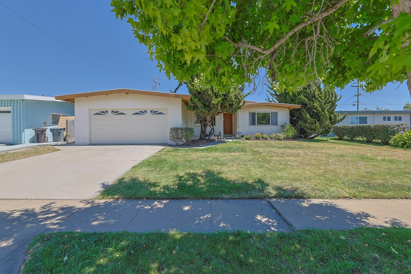 Detail Gallery Image 1 of 1 For 351 Navajo Dr, Salinas,  CA 93906 - 3 Beds | 2 Baths