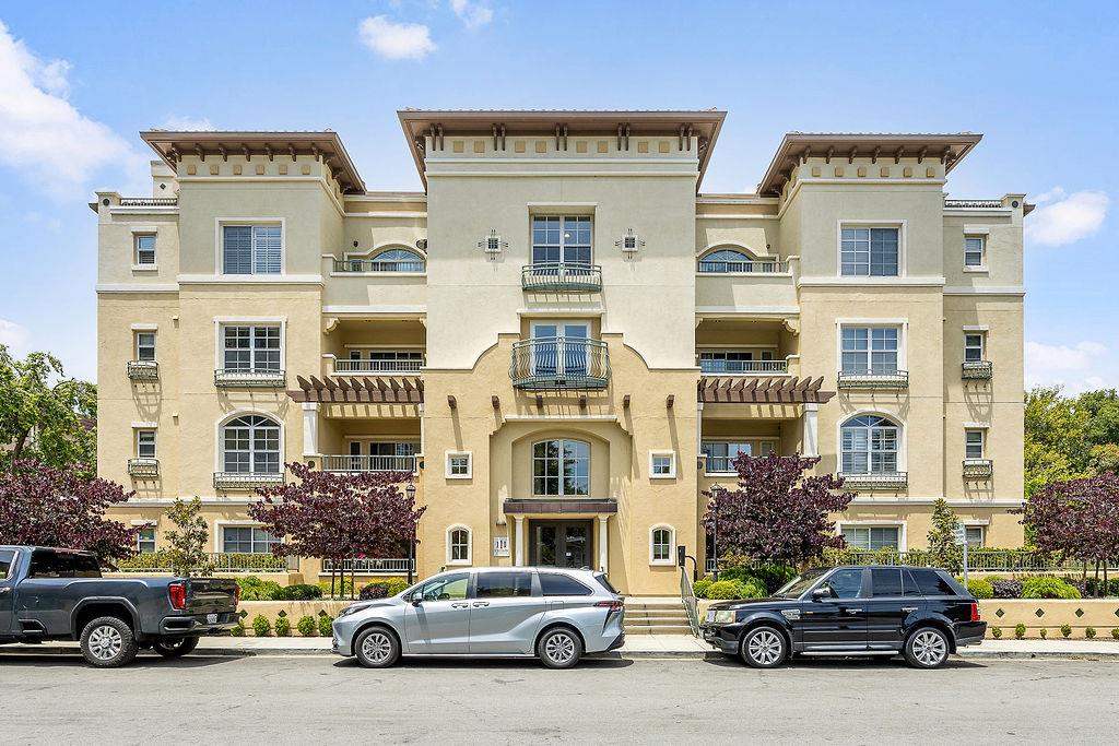 Detail Gallery Image 1 of 1 For 111 Saint Matthews Ave #103,  San Mateo,  CA 94401 - 2 Beds | 2 Baths