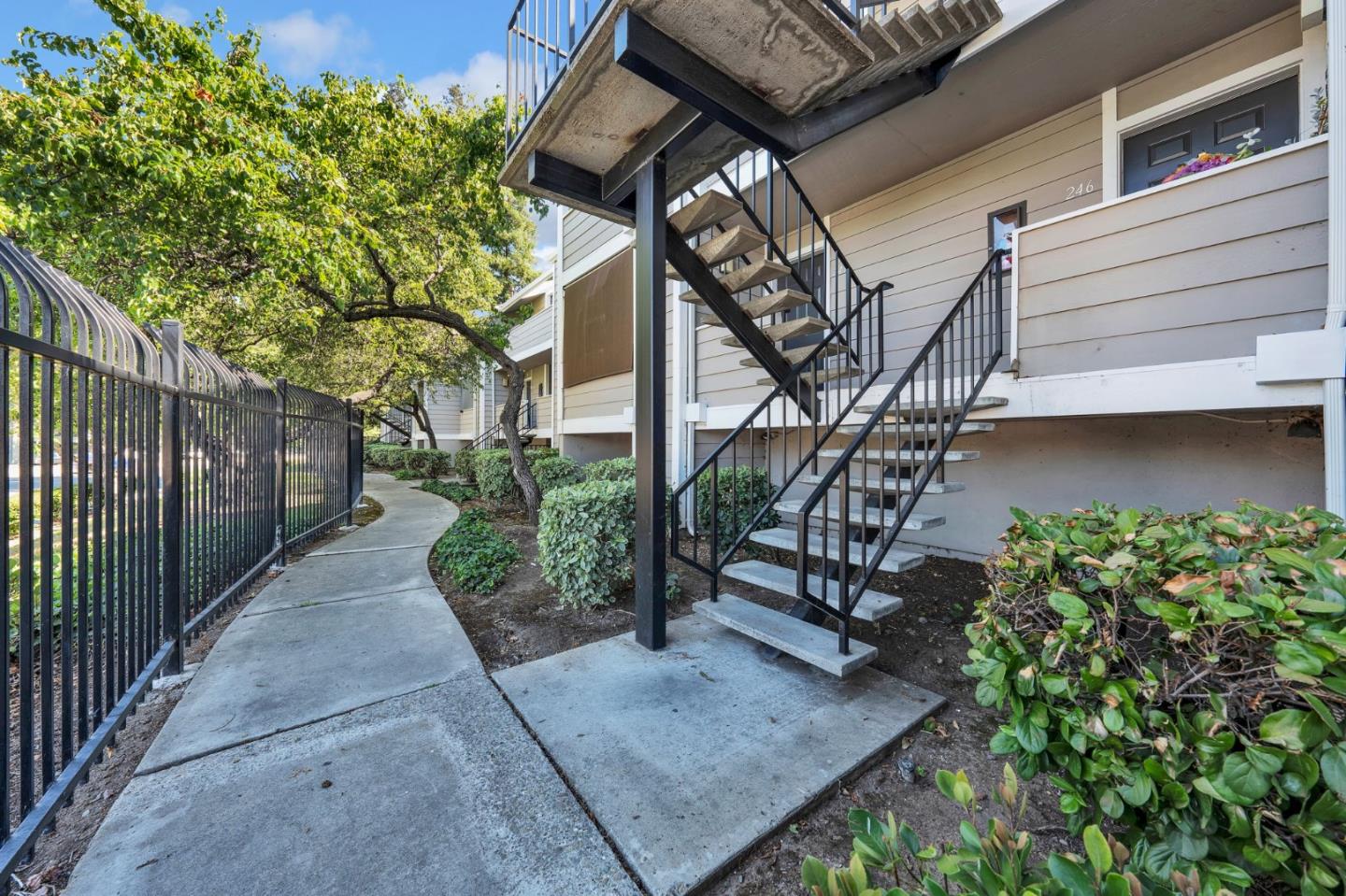 Detail Gallery Image 24 of 38 For 244 Stonegate Cir, San Jose,  CA 95110 - 1 Beds | 1 Baths