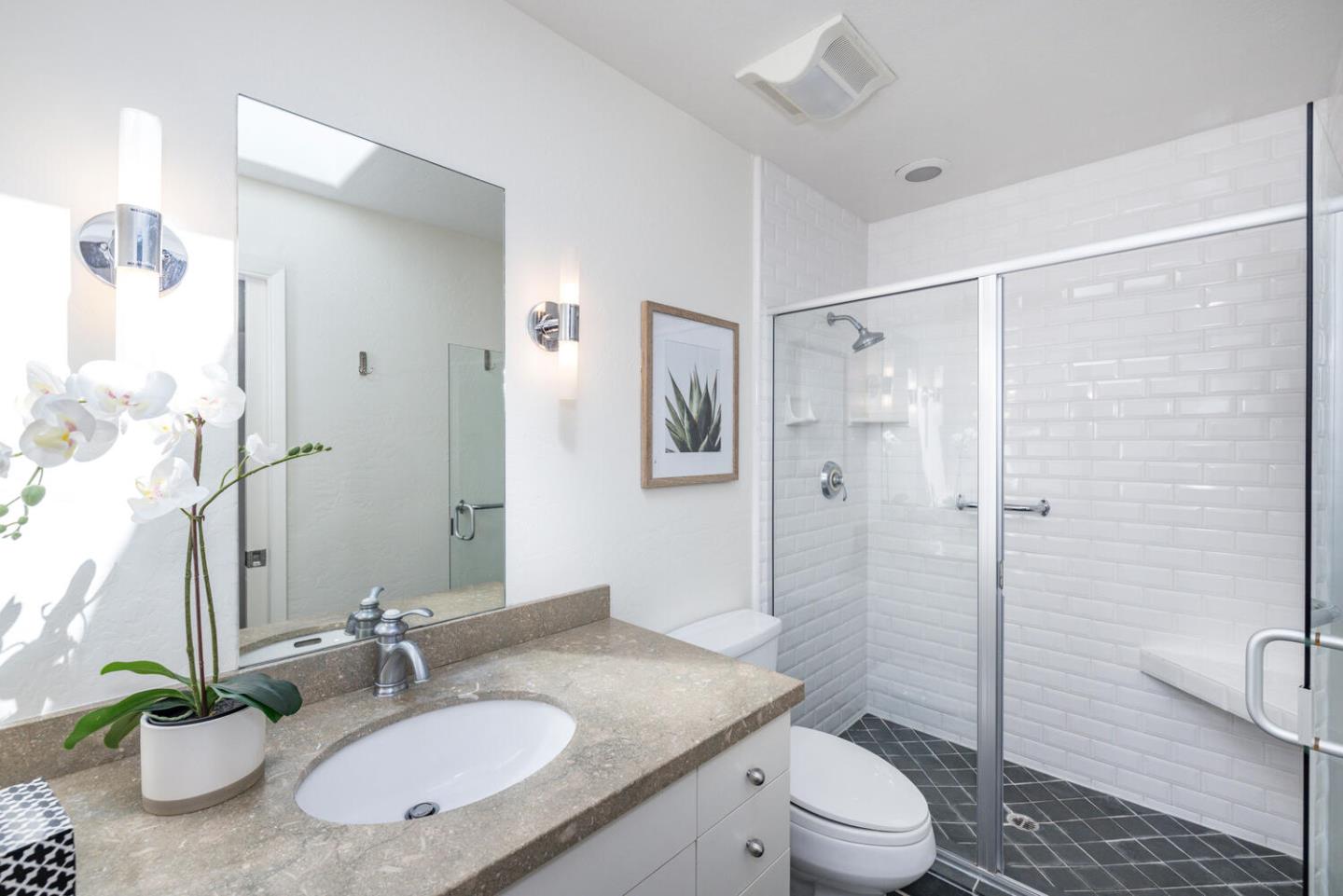 Detail Gallery Image 10 of 14 For 615 Forest Ave, Palo Alto,  CA 94301 - 2 Beds | 2 Baths