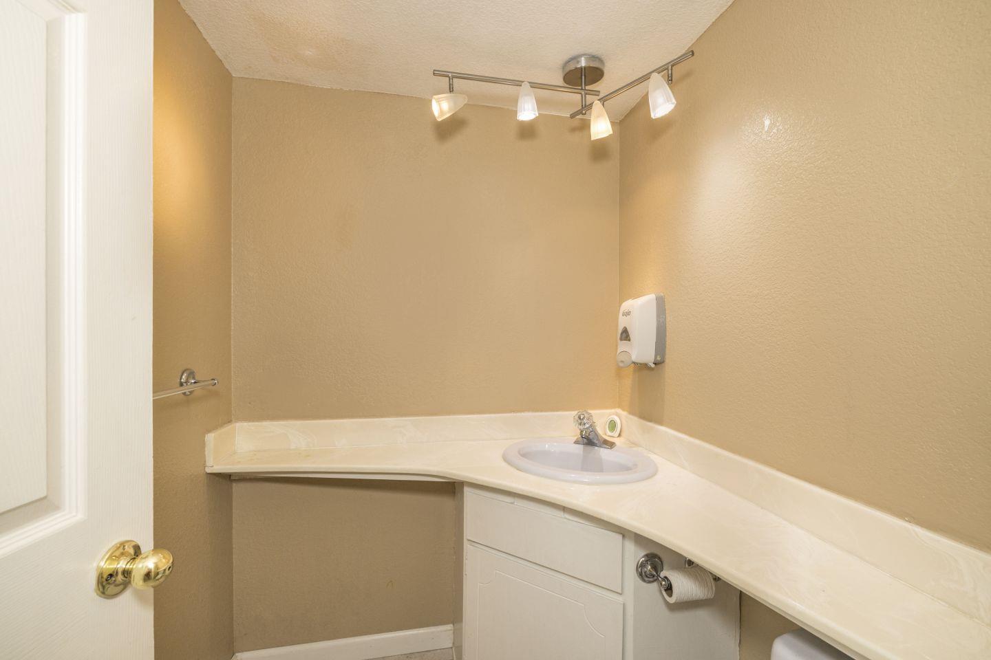 Detail Gallery Image 10 of 24 For 11142 Utopia River Ct, Rancho Cordova,  CA 95670 - 4 Beds | 2/1 Baths