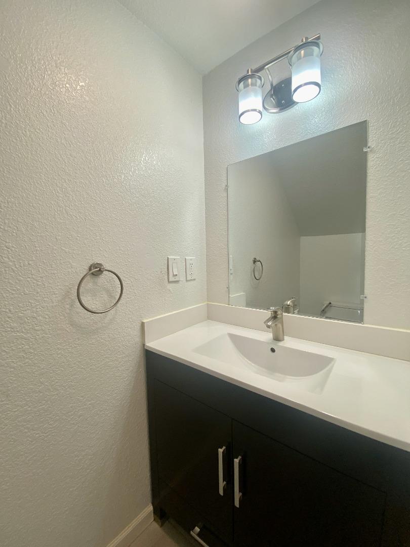 Detail Gallery Image 15 of 28 For 612 Peninsula Ave #C,  Burlingame,  CA 94010 - 2 Beds | 1/1 Baths