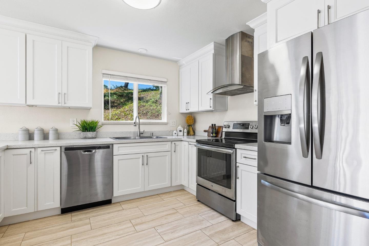 Detail Gallery Image 11 of 26 For 179 Casa Linda Ln, Aptos,  CA 95003 - 3 Beds | 2 Baths