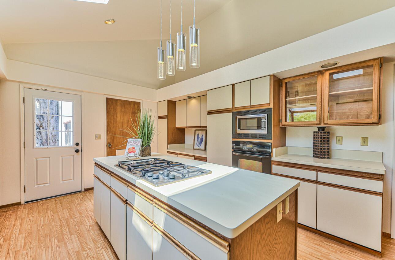 Detail Gallery Image 17 of 40 For 26122 Carmel Knolls Dr, Carmel,  CA 93923 - 3 Beds | 2 Baths