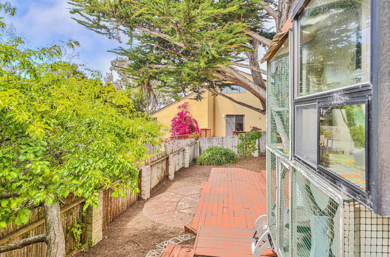 Detail Gallery Image 20 of 40 For 26122 Carmel Knolls Dr, Carmel,  CA 93923 - 3 Beds | 2 Baths