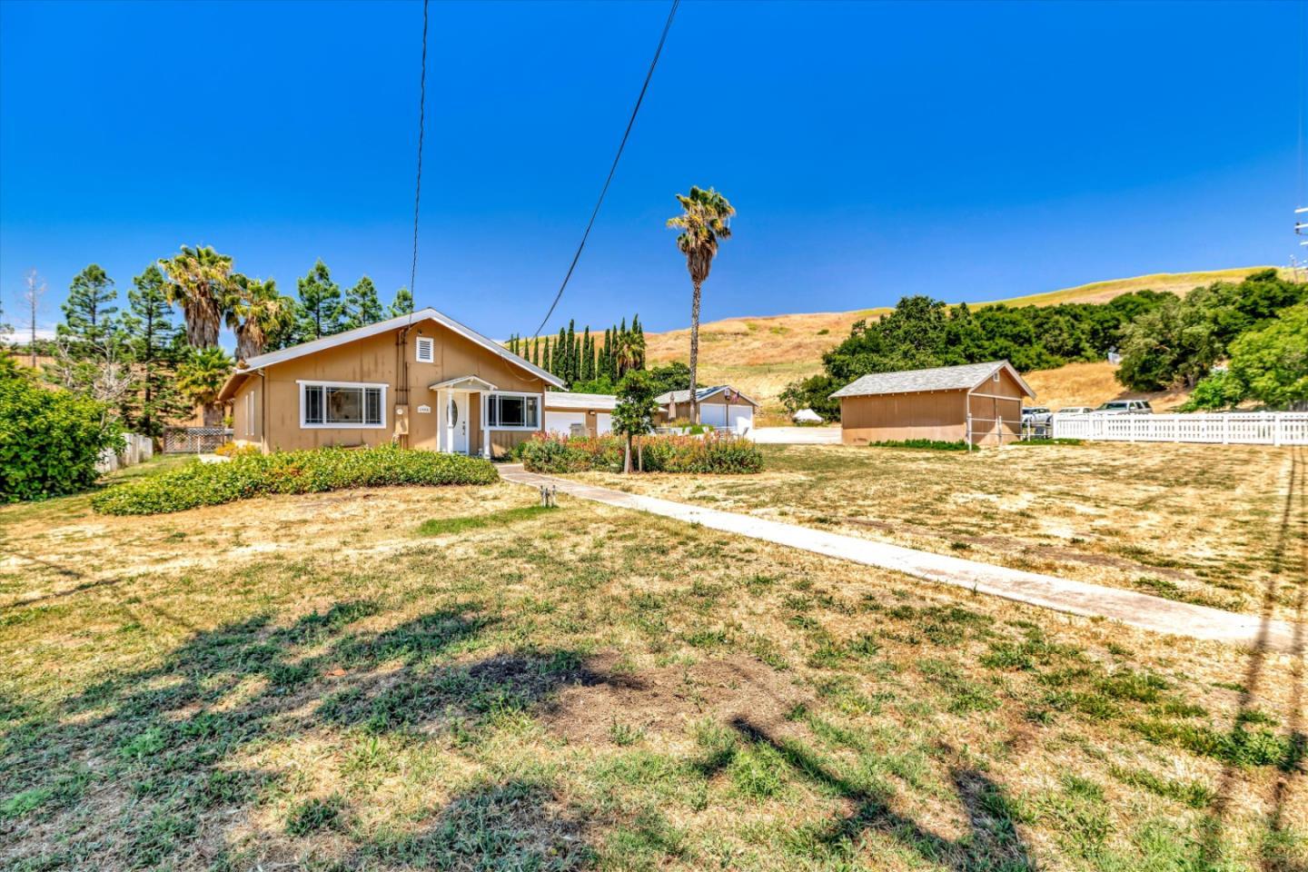 Detail Gallery Image 2 of 48 For 1995 Old Calaveras Rd, Milpitas,  CA 95035 - – Beds | – Baths