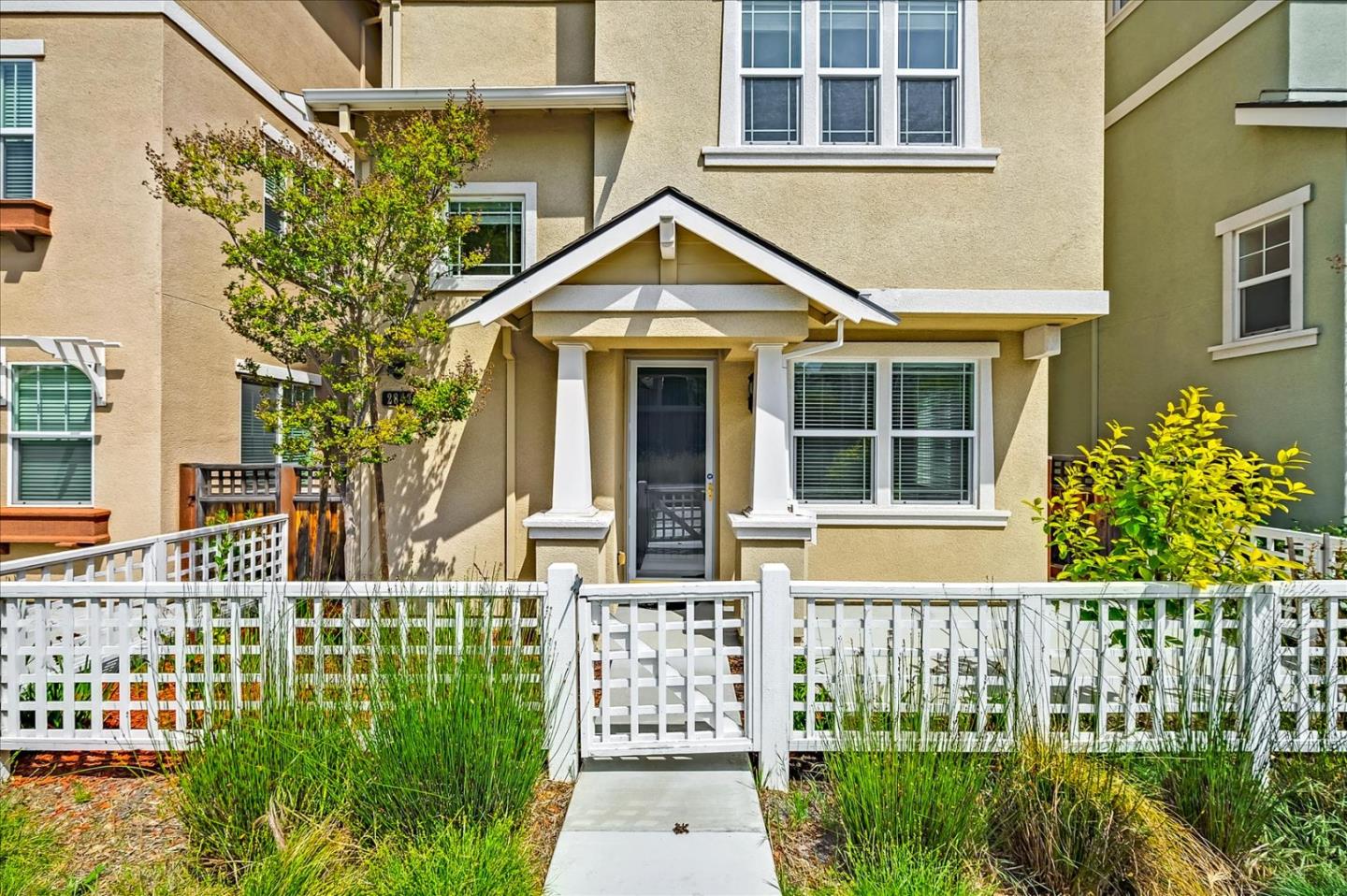 Detail Gallery Image 1 of 1 For 2843 Pinnacles Ter, Fremont,  CA 94538 - 3 Beds | 2/1 Baths