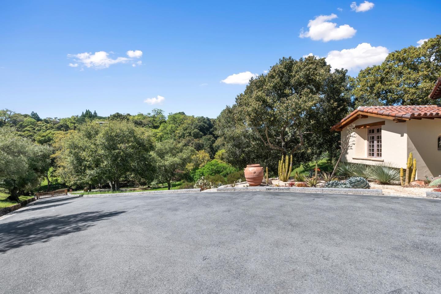 Detail Gallery Image 5 of 78 For 178 Pinon Dr, Portola Valley,  CA 94028 - 4 Beds | 4/1 Baths