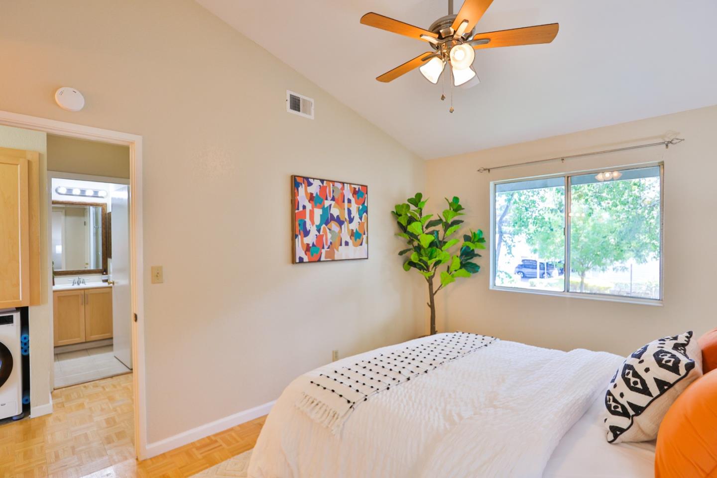 Detail Gallery Image 13 of 32 For 500 Shadowgraph Dr, San Jose,  CA 95110 - 2 Beds | 2 Baths