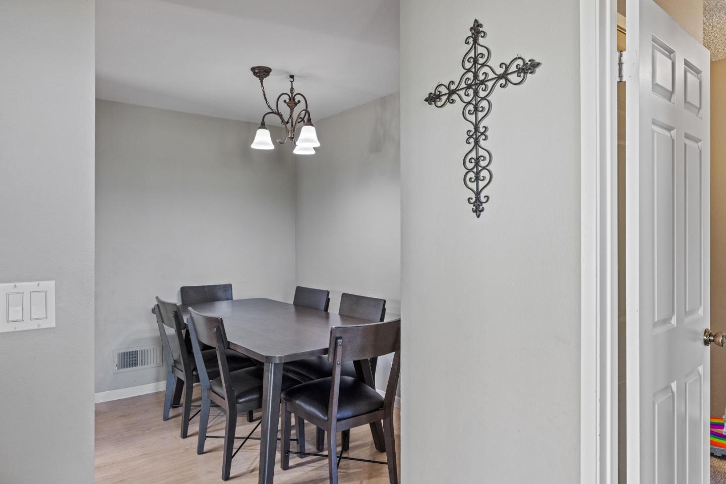 Detail Gallery Image 10 of 41 For 120 Nissen Rd #4,  Salinas,  CA 93901 - 2 Beds | 2 Baths