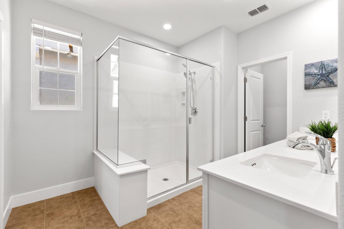 Detail Gallery Image 16 of 49 For 24253 Nora Cir, Hayward,  CA 94545 - 4 Beds | 2/1 Baths