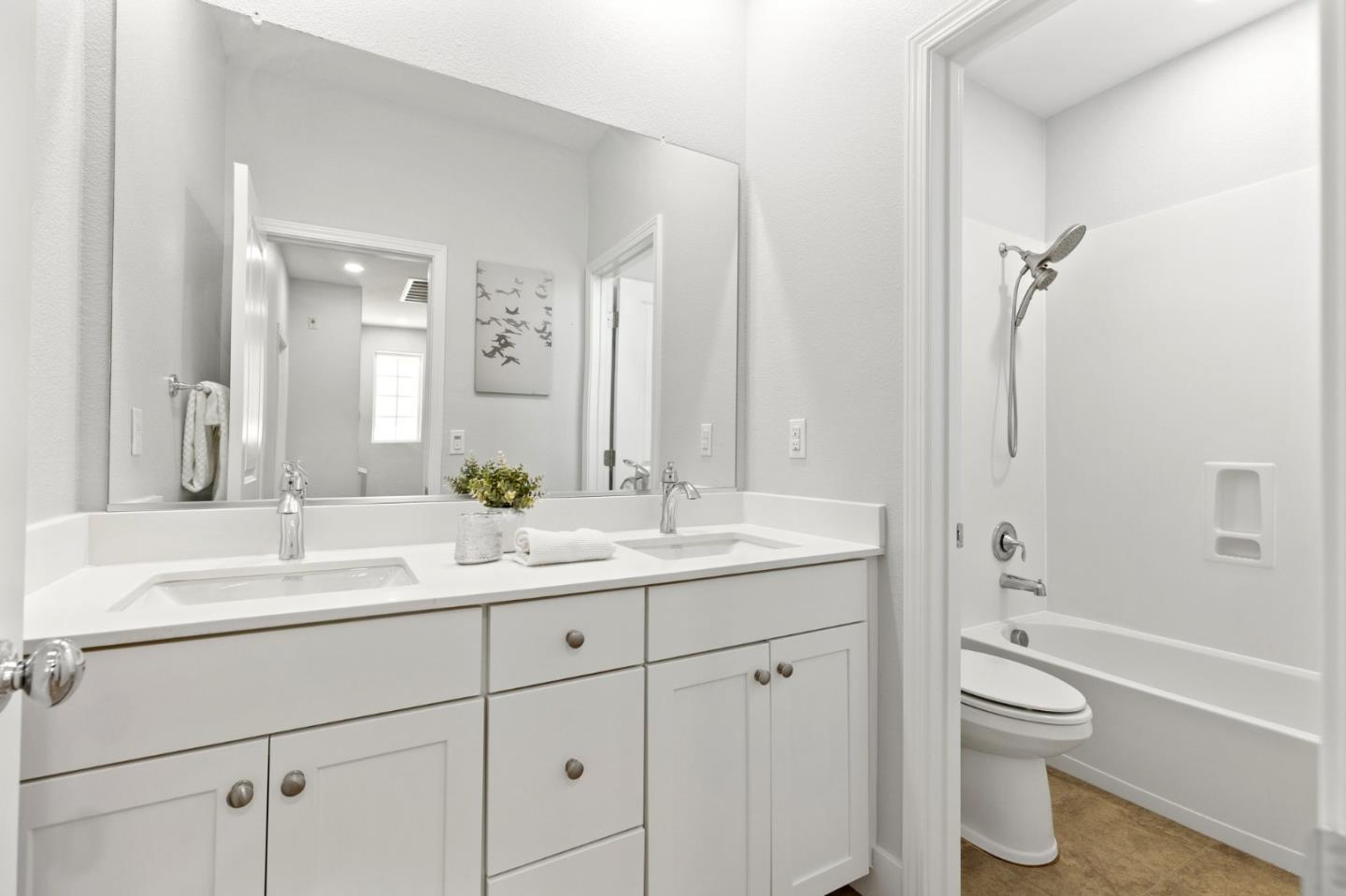 Detail Gallery Image 22 of 49 For 24253 Nora Cir, Hayward,  CA 94545 - 4 Beds | 2/1 Baths