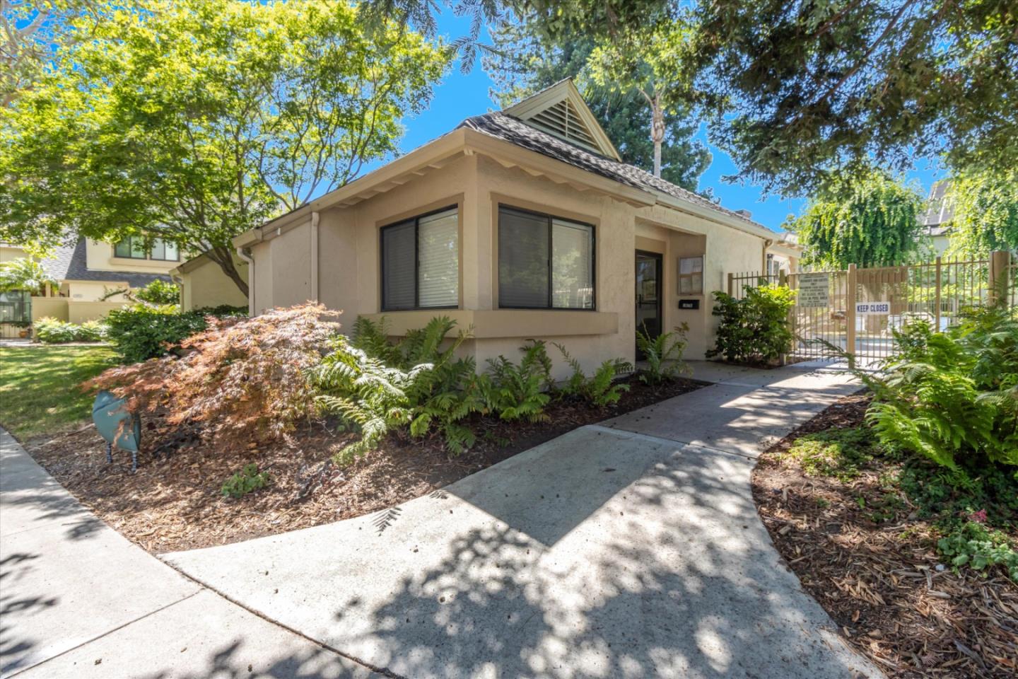 Detail Gallery Image 25 of 28 For 2031 Foxhall Loop, San Jose,  CA 95125 - 3 Beds | 2/1 Baths