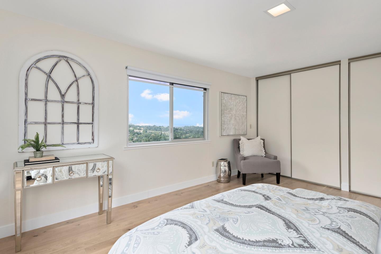 Detail Gallery Image 25 of 41 For 25111 La Loma Dr, Los Altos Hills,  CA 94022 - 7 Beds | 4/1 Baths