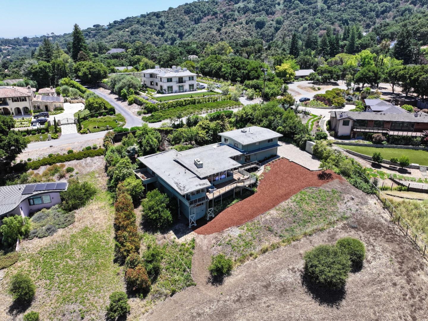 Detail Gallery Image 39 of 41 For 25111 La Loma Dr, Los Altos Hills,  CA 94022 - 7 Beds | 4/1 Baths