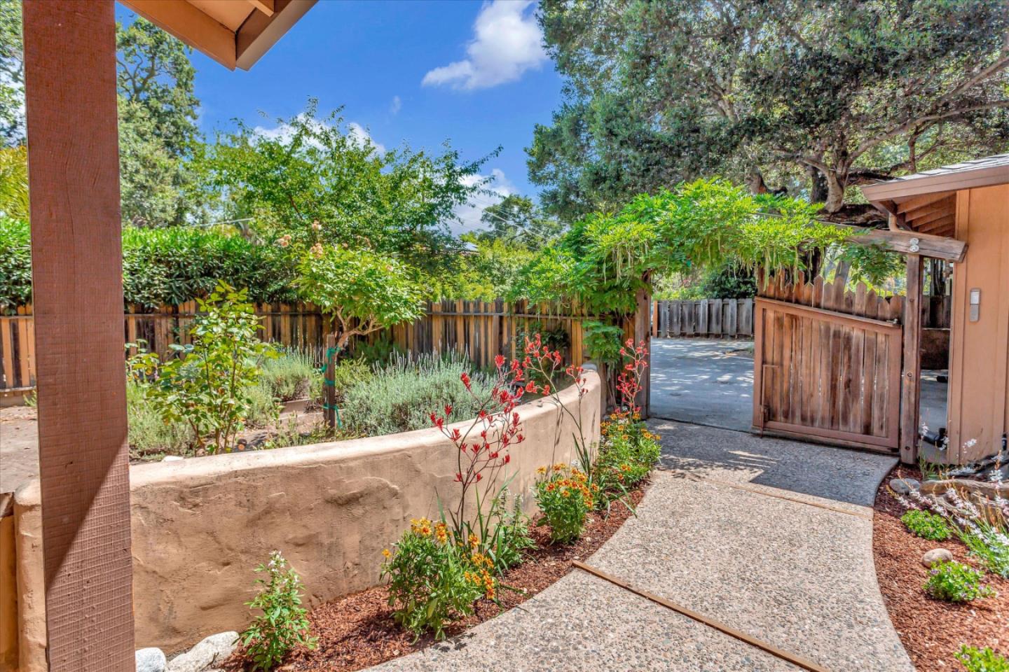 Detail Gallery Image 3 of 25 For 5 Lazy Oaks, Carmel Valley,  CA 93924 - 3 Beds | 2 Baths