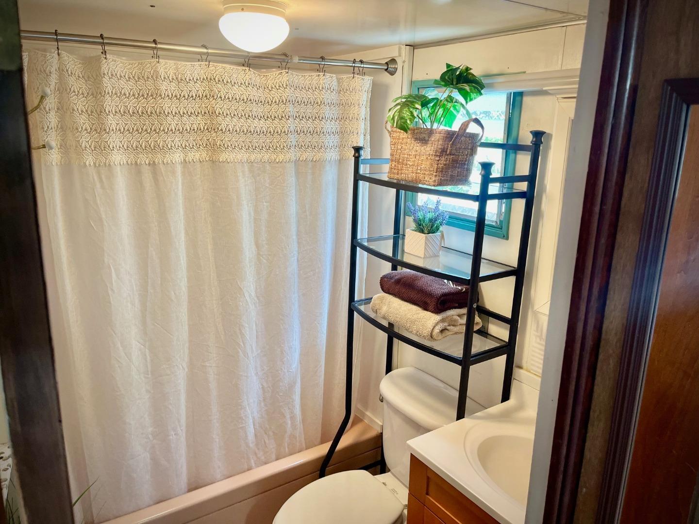 Detail Gallery Image 14 of 17 For 2120 N Pacific Ave #57,  Santa Cruz,  CA 95060 - 1 Beds | 1 Baths