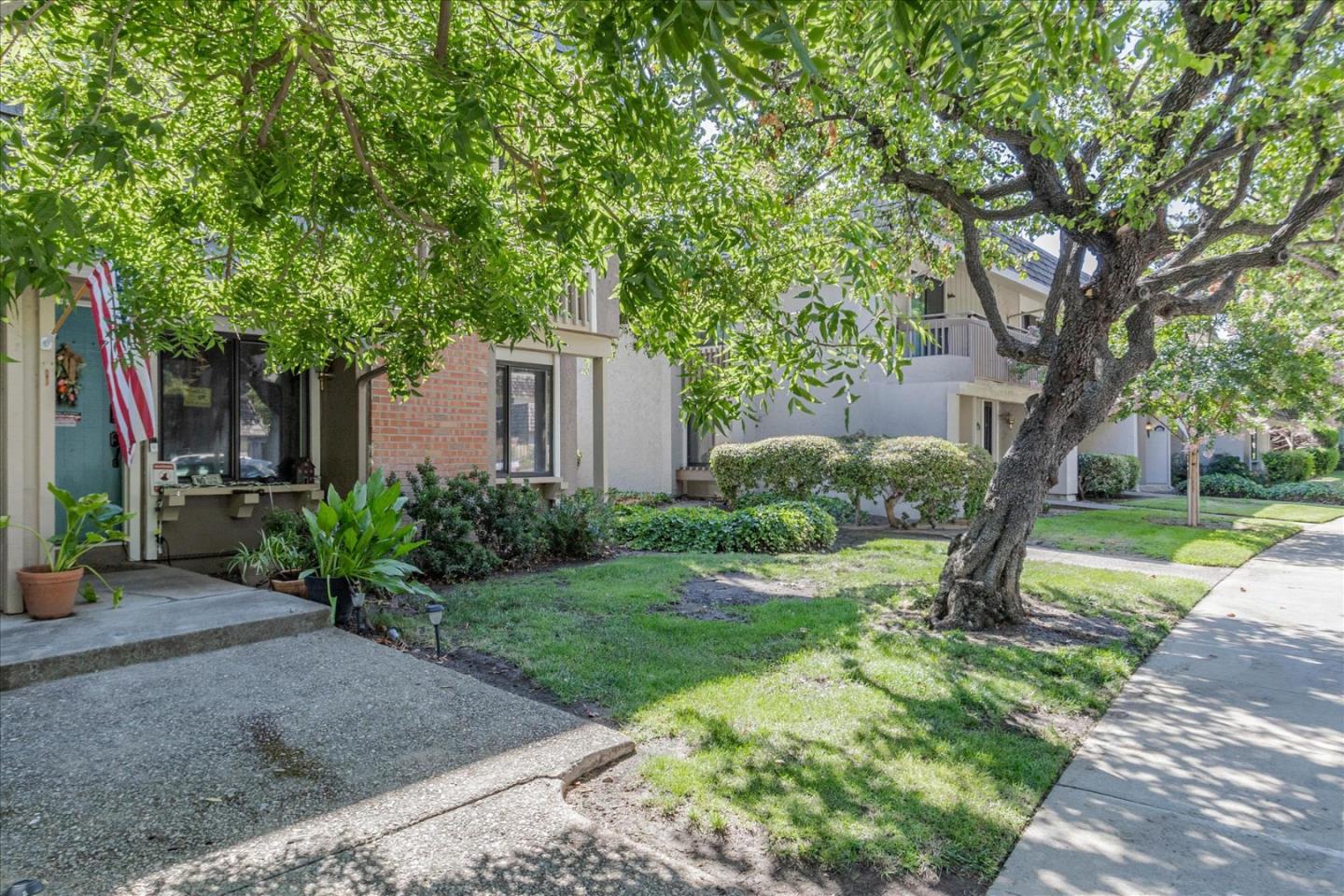 Detail Gallery Image 3 of 33 For 4625 Adobe River Ct, San Jose,  CA 95136 - 3 Beds | 2/1 Baths