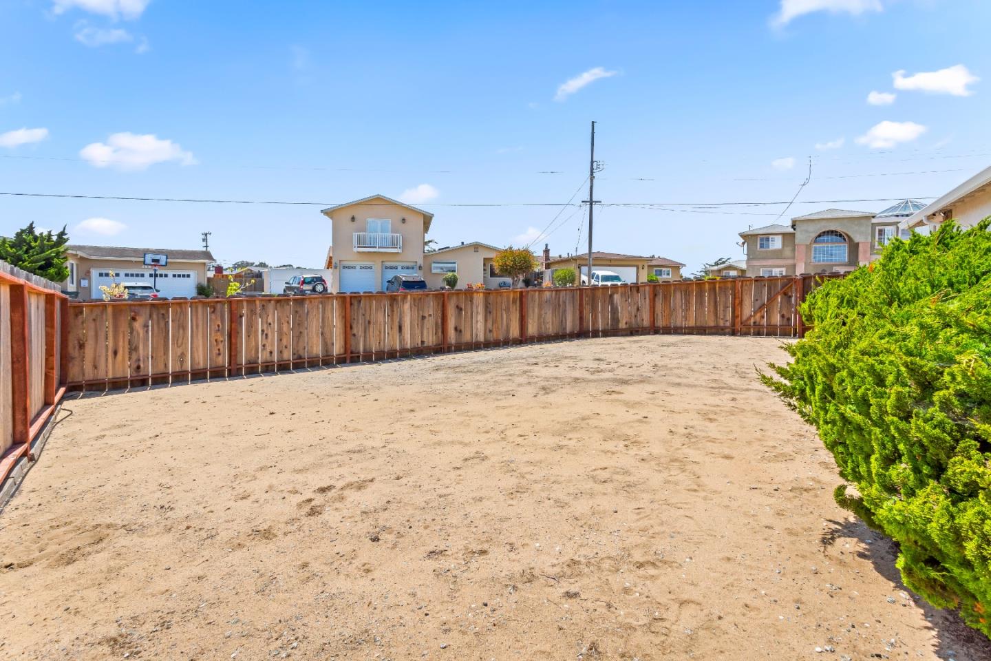 Detail Gallery Image 25 of 34 For 483 Larson Ct, Marina,  CA 93933 - 3 Beds | 2 Baths