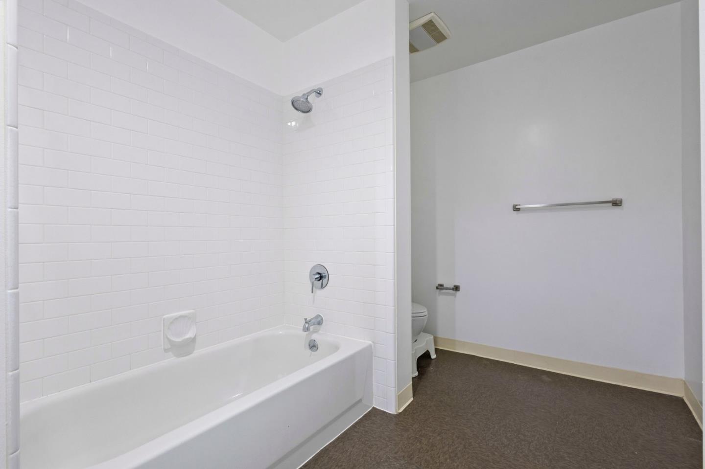 Detail Gallery Image 23 of 39 For 1201 Pine St #139,  Oakland,  CA 94607 - 2 Beds | 2 Baths