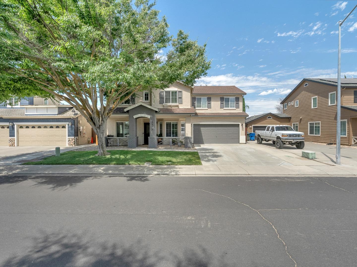 Detail Gallery Image 1 of 39 For 2177 Sanctuary Way, Manteca,  CA 95337 - 5 Beds | 2/1 Baths