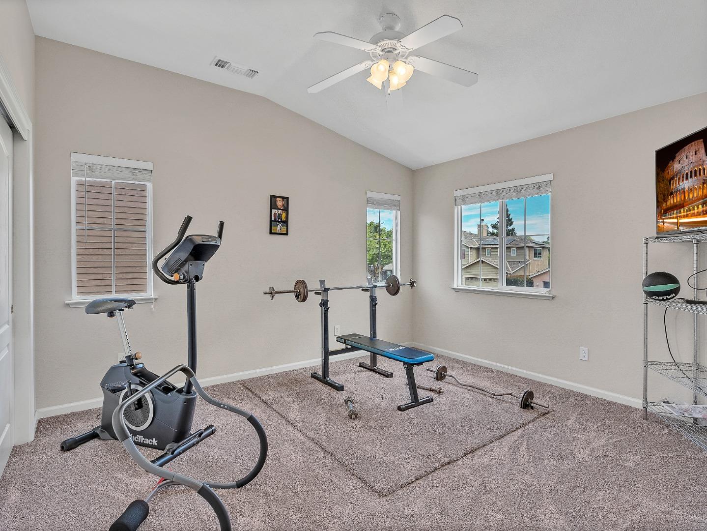 Detail Gallery Image 31 of 39 For 2177 Sanctuary Way, Manteca,  CA 95337 - 5 Beds | 2/1 Baths