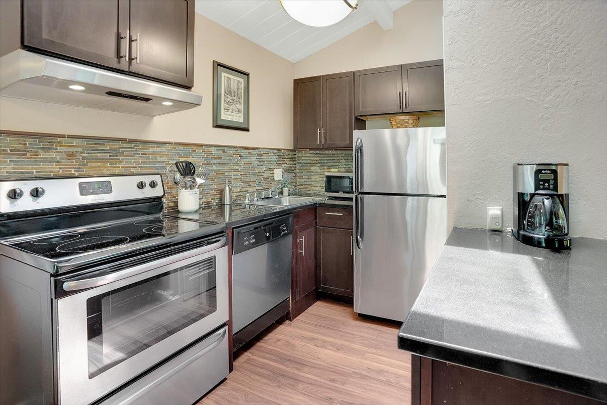 Detail Gallery Image 8 of 27 For 100 Lake Dr #1,  Boulder Creek,  CA 95006 - 2 Beds | 2 Baths