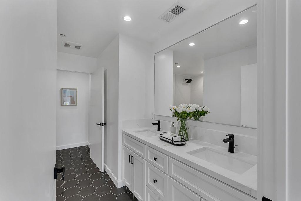 Detail Gallery Image 36 of 52 For 889 Mc Lellan Dr #210,  South San Francisco,  CA 94080 - 3 Beds | 2 Baths