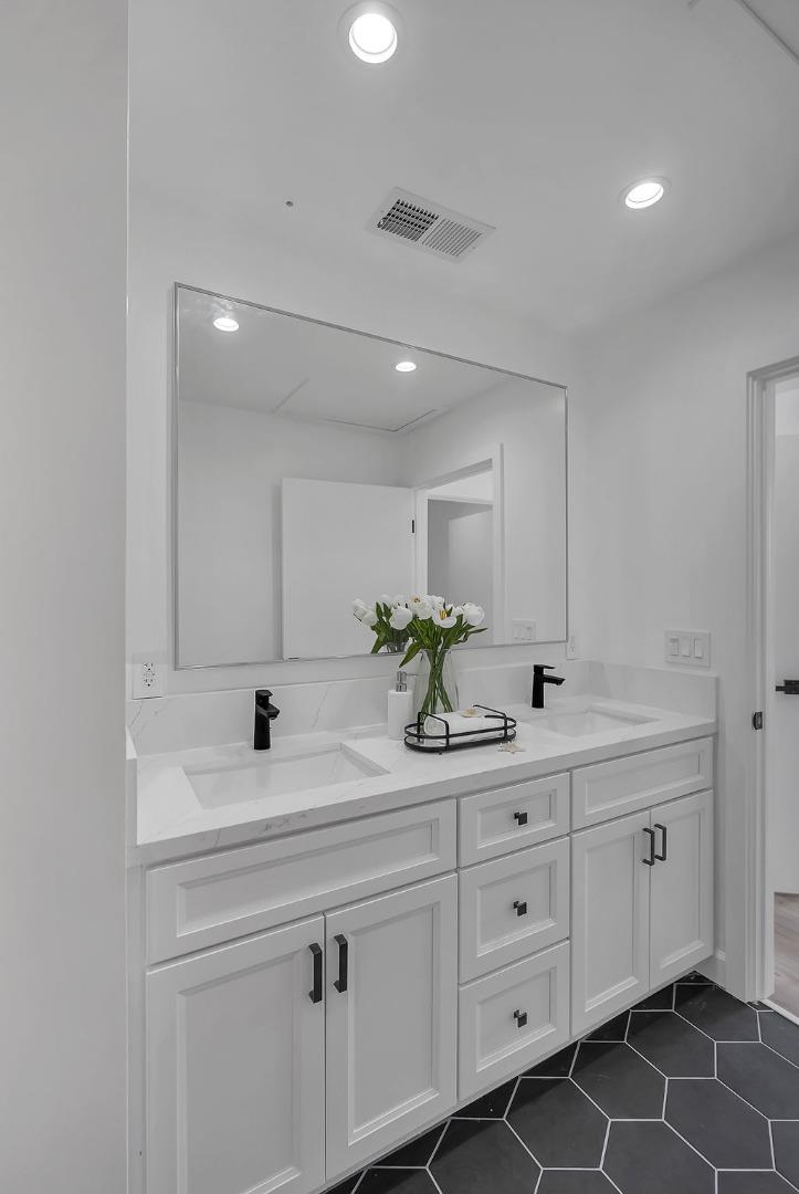 Detail Gallery Image 42 of 52 For 889 Mc Lellan Dr #210,  South San Francisco,  CA 94080 - 3 Beds | 2 Baths