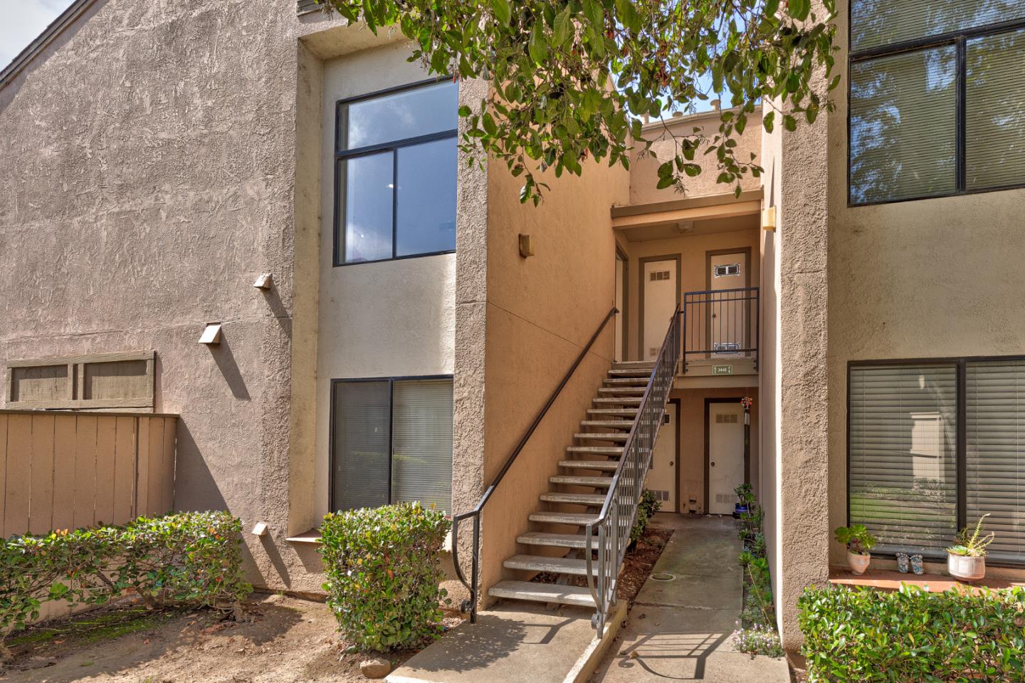 Detail Gallery Image 1 of 13 For 2448 N Main St #G,  Salinas,  CA 93906 - 2 Beds | 2 Baths