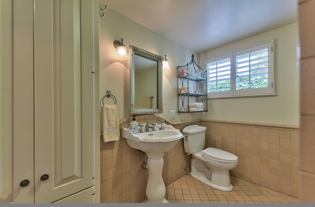 Detail Gallery Image 30 of 36 For 4 N/E 8th Casanova St, Carmel,  CA 93921 - 1 Beds | 1 Baths