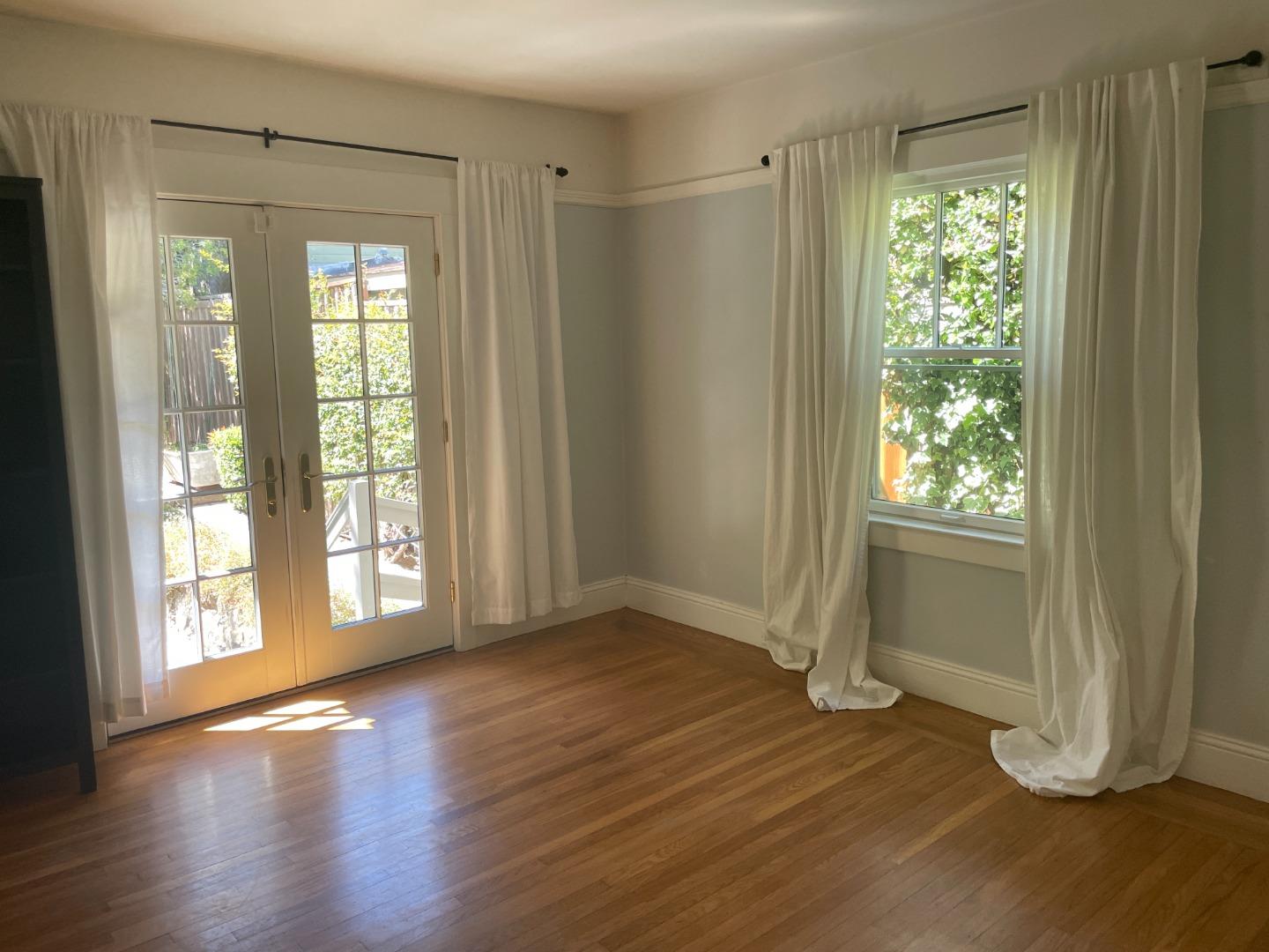 Detail Gallery Image 8 of 12 For 2616 Easton Dr, Burlingame,  CA 94010 - 4 Beds | 2 Baths