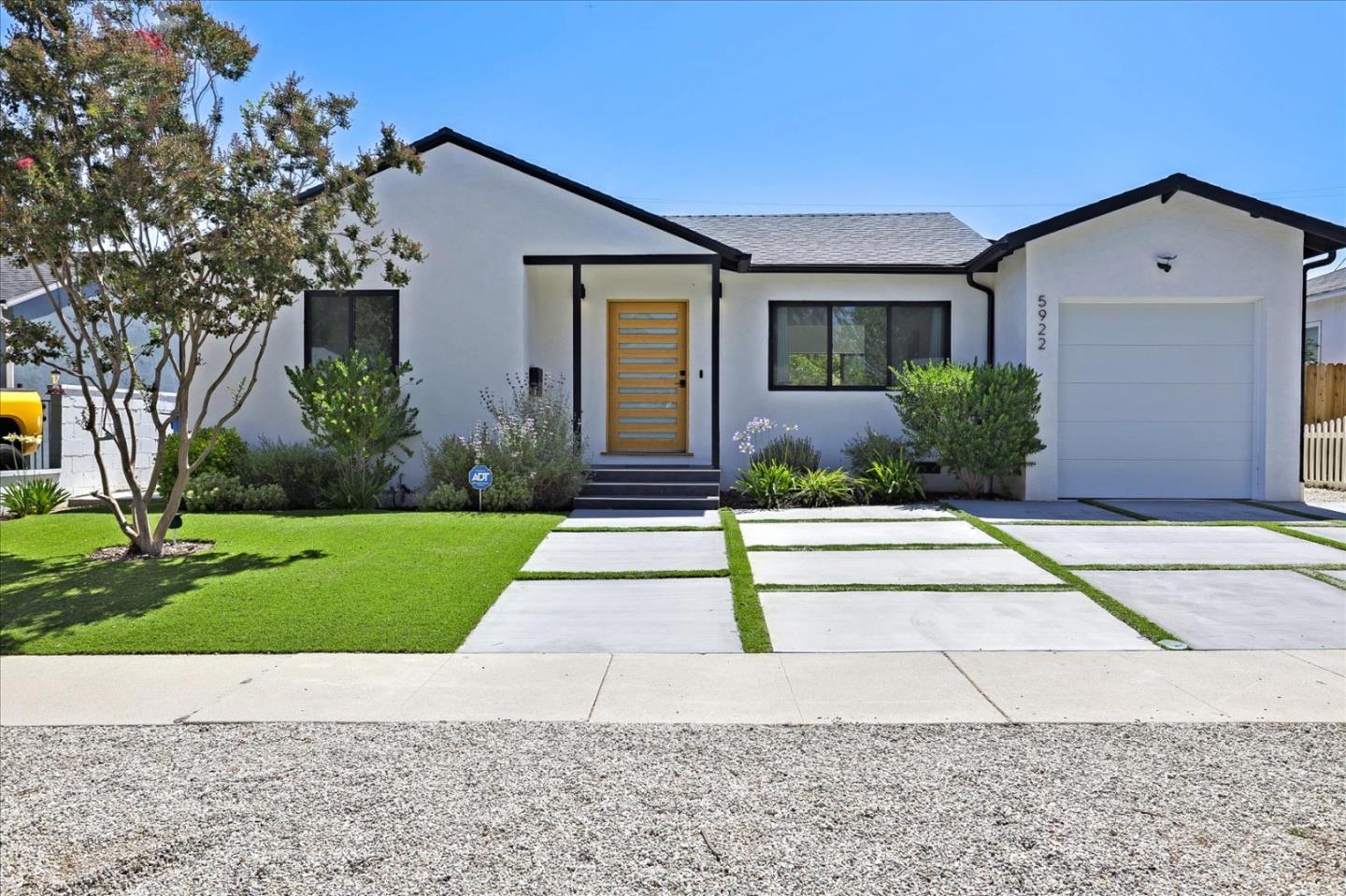 Detail Gallery Image 1 of 1 For 5922 Jamieson Ave, Encino,  CA 91316 - 3 Beds | 2/1 Baths