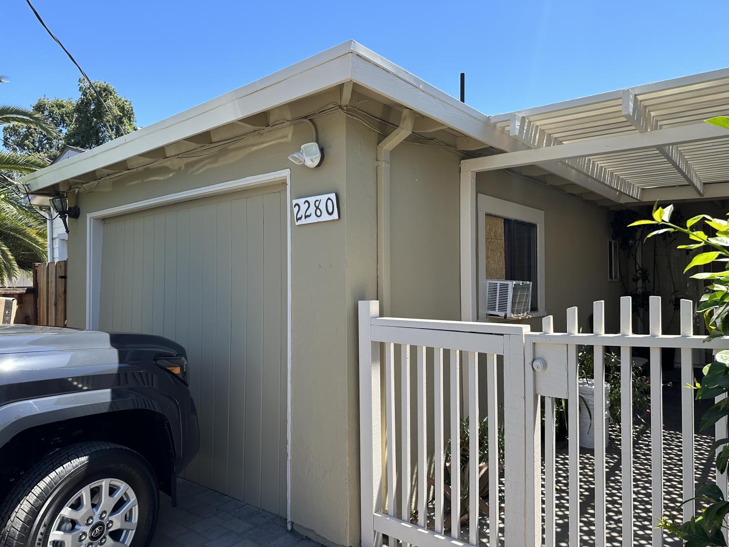 Detail Gallery Image 3 of 3 For 2280 Glen Way, East Palo Alto,  CA 94303 - 2 Beds | 1 Baths