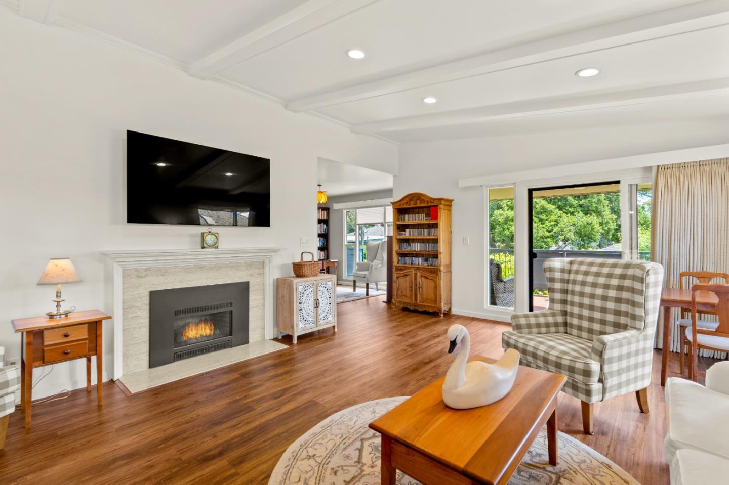 Detail Gallery Image 3 of 52 For 173 Del Mesa Carmel, Carmel,  CA 93923 - 2 Beds | 2 Baths