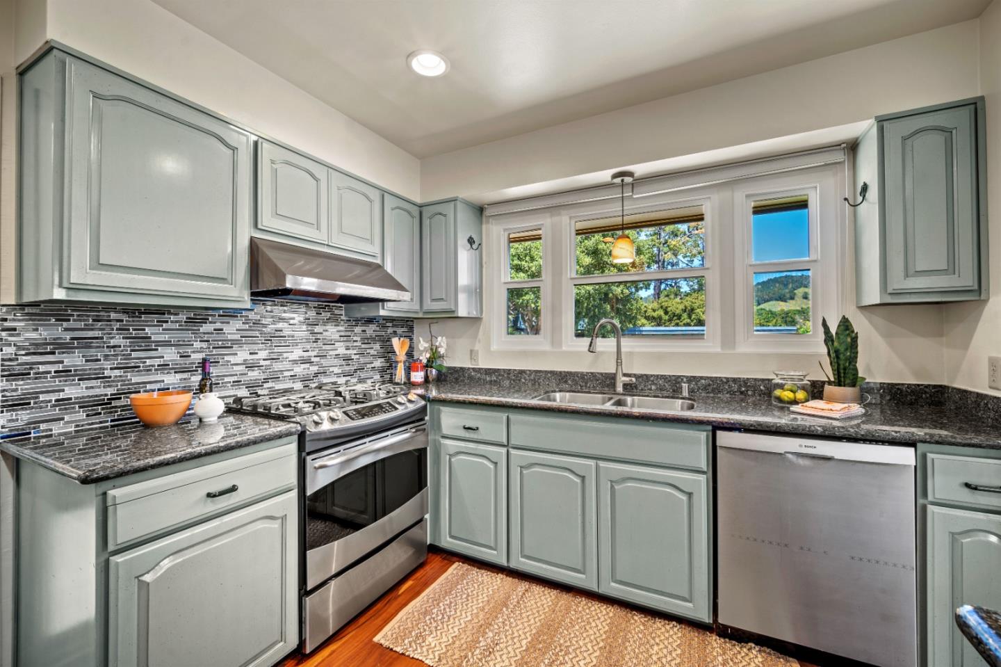 Detail Gallery Image 5 of 48 For 273 Del Mesa Carmel, Carmel,  CA 93923 - 2 Beds | 2 Baths