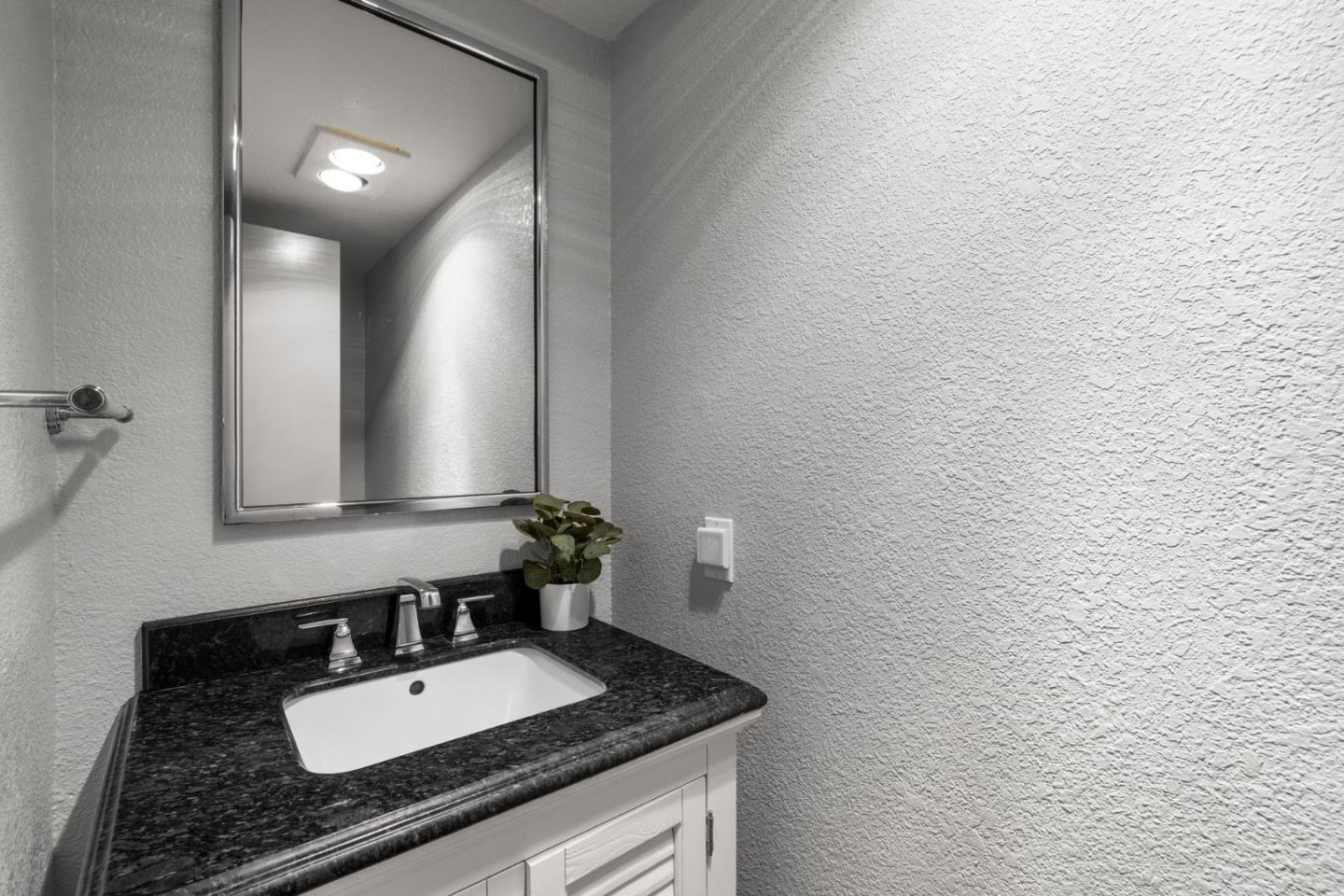 Detail Gallery Image 20 of 37 For 38230 Redwood Ter, Fremont,  CA 94536 - 2 Beds | 1/1 Baths