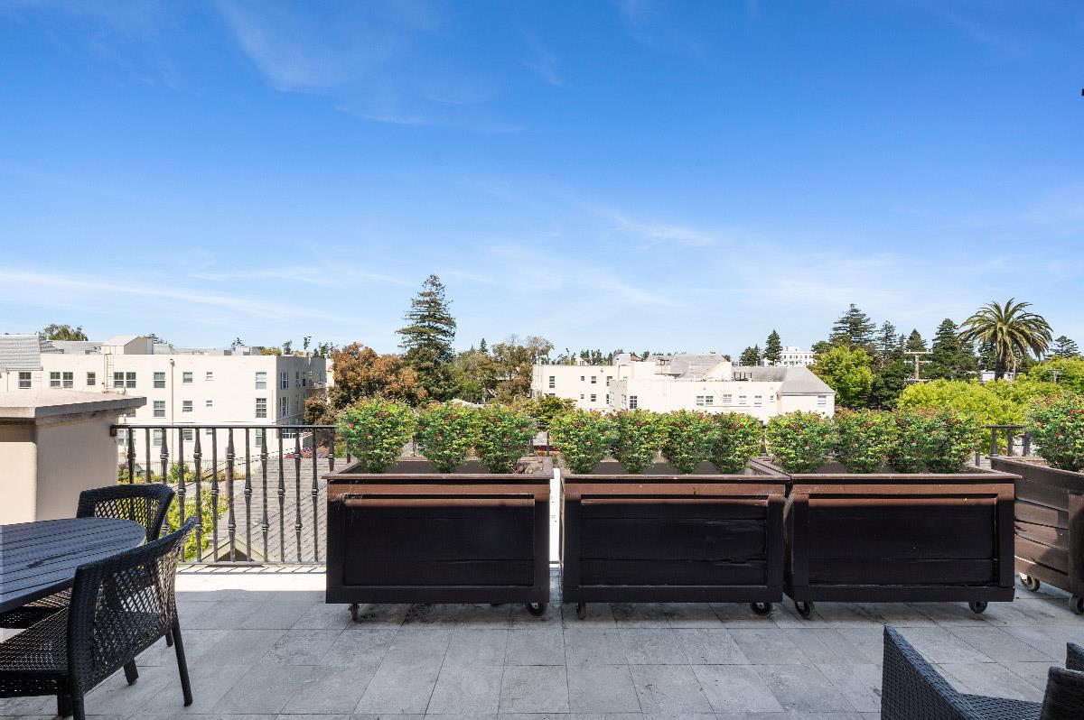 Detail Gallery Image 33 of 36 For 1512 Floribunda Ave #402,  Burlingame,  CA 94010 - 2 Beds | 2/1 Baths