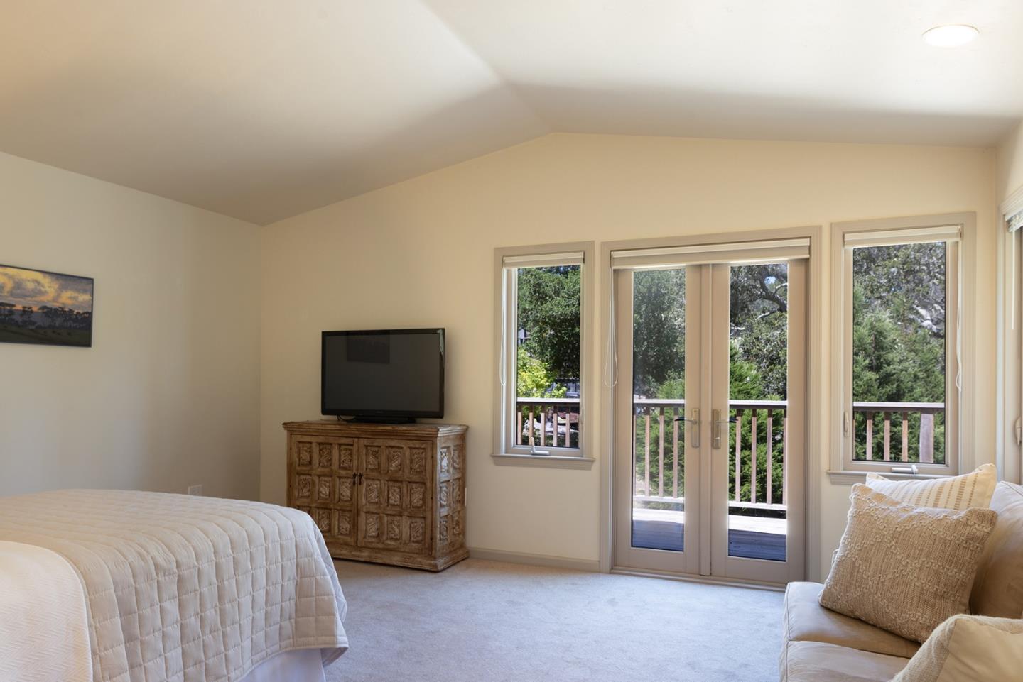 Detail Gallery Image 13 of 19 For 594 Viejo Rd, Carmel,  CA 93923 - 2 Beds | 2 Baths