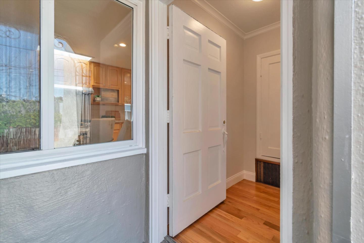 Detail Gallery Image 6 of 39 For 72 Kempton Ave, San Francisco,  CA 94132 - 3 Beds | 2 Baths