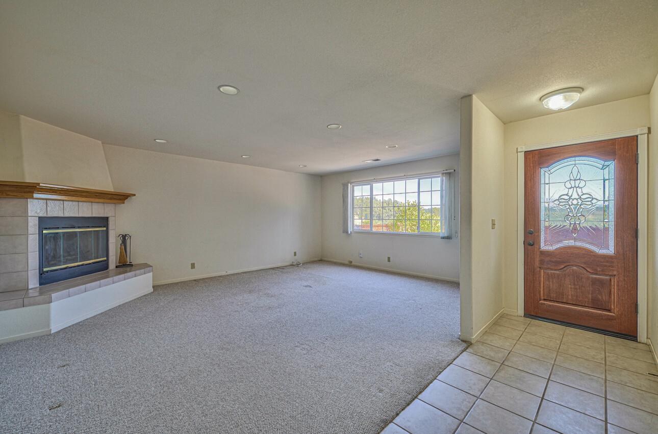 Detail Gallery Image 10 of 48 For 17700 Countryside Ct, Salinas,  CA 93907 - 3 Beds | 2 Baths