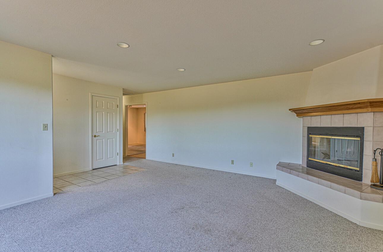 Detail Gallery Image 14 of 48 For 17700 Countryside Ct, Salinas,  CA 93907 - 3 Beds | 2 Baths