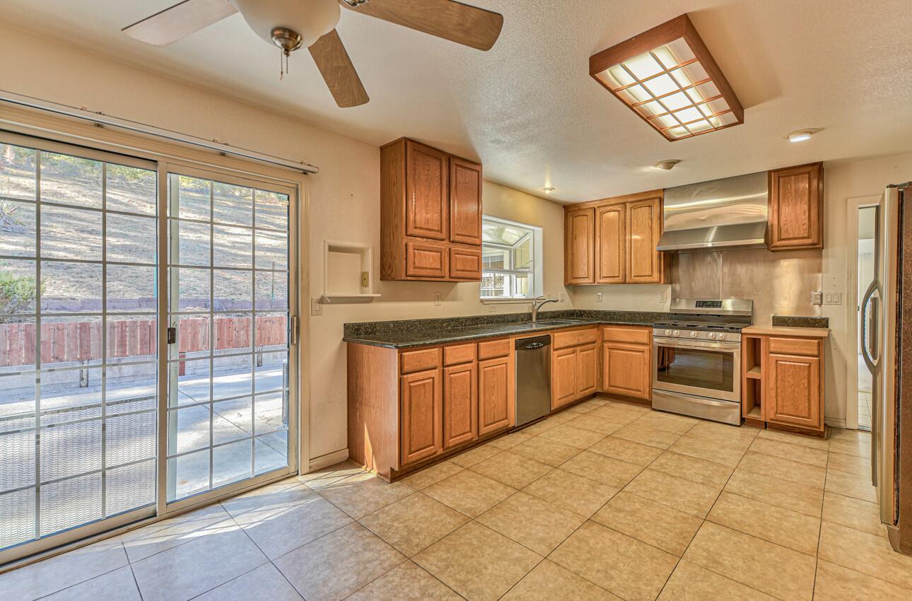 Detail Gallery Image 17 of 48 For 17700 Countryside Ct, Salinas,  CA 93907 - 3 Beds | 2 Baths