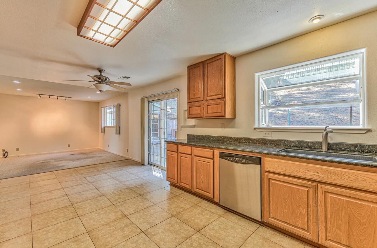 Detail Gallery Image 19 of 48 For 17700 Countryside Ct, Salinas,  CA 93907 - 3 Beds | 2 Baths