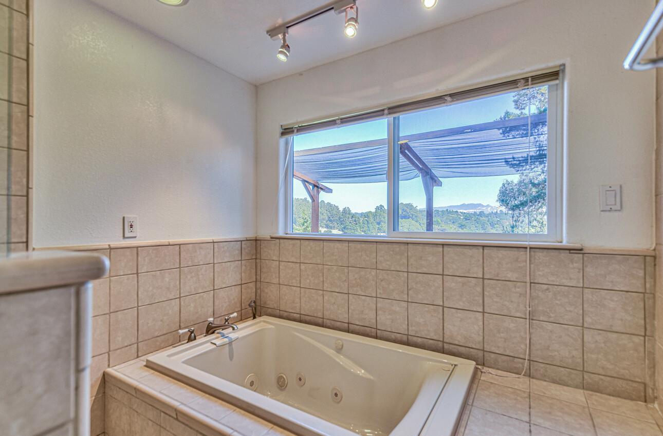 Detail Gallery Image 33 of 48 For 17700 Countryside Ct, Salinas,  CA 93907 - 3 Beds | 2 Baths