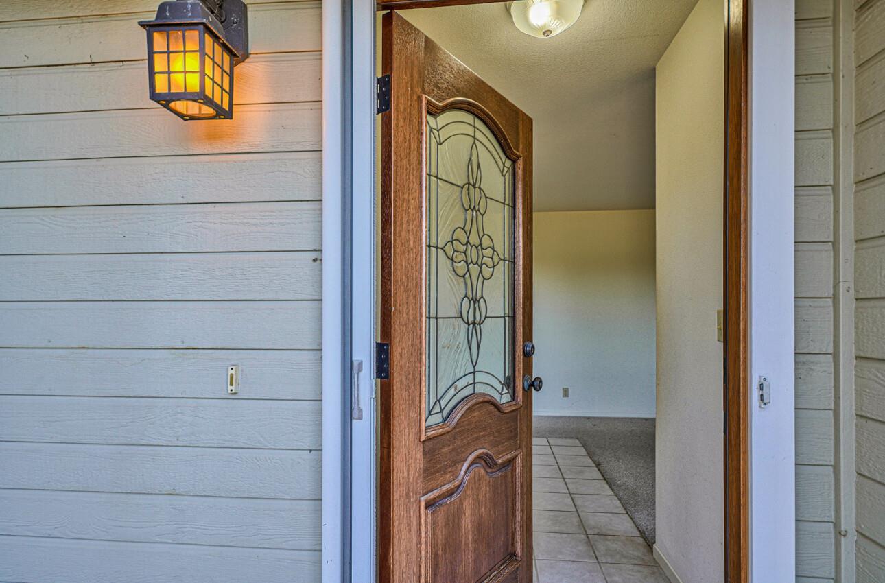 Detail Gallery Image 9 of 48 For 17700 Countryside Ct, Salinas,  CA 93907 - 3 Beds | 2 Baths