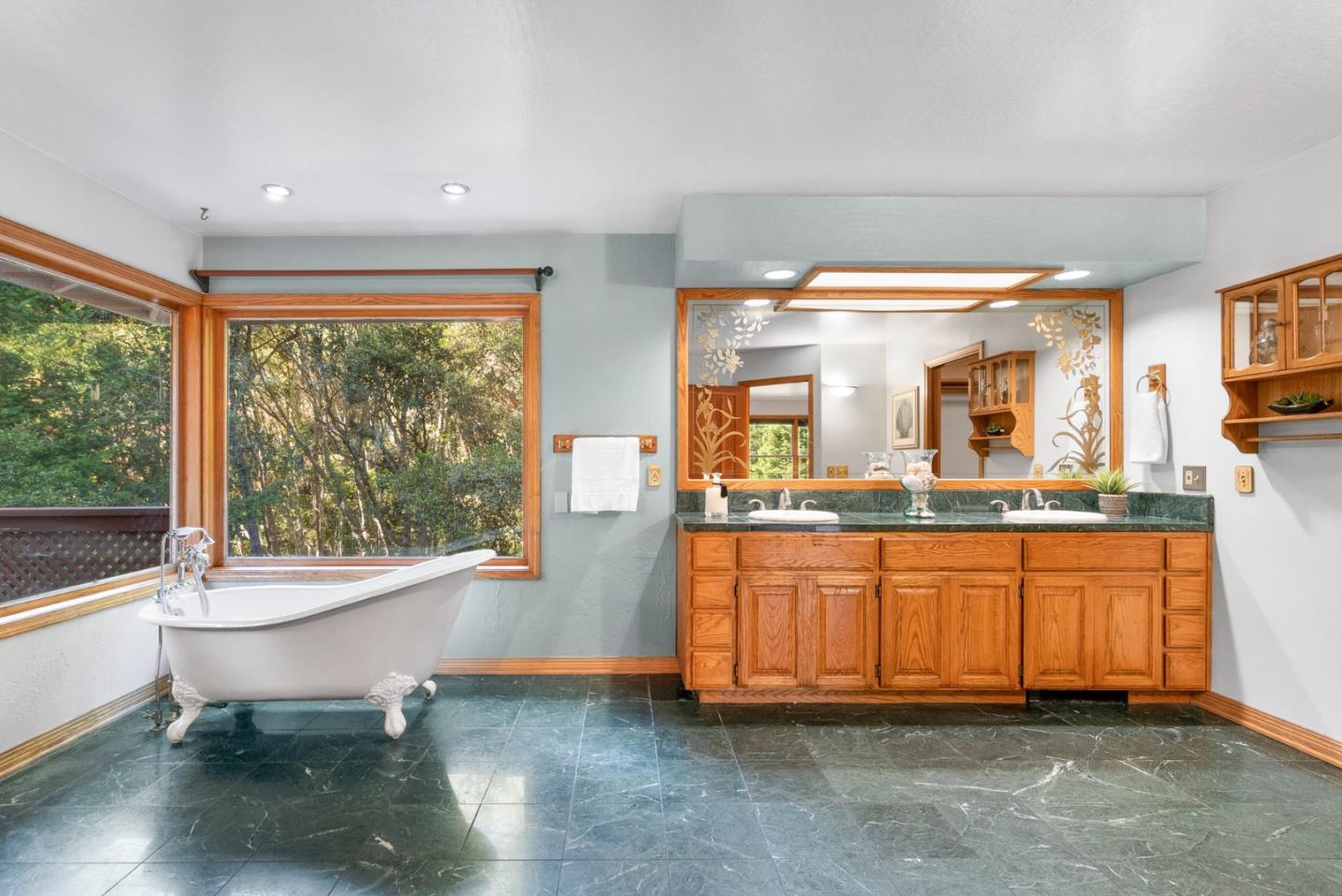 Detail Gallery Image 21 of 87 For 3684 Misty Ln, Aptos,  CA 95003 - 6 Beds | 3/1 Baths