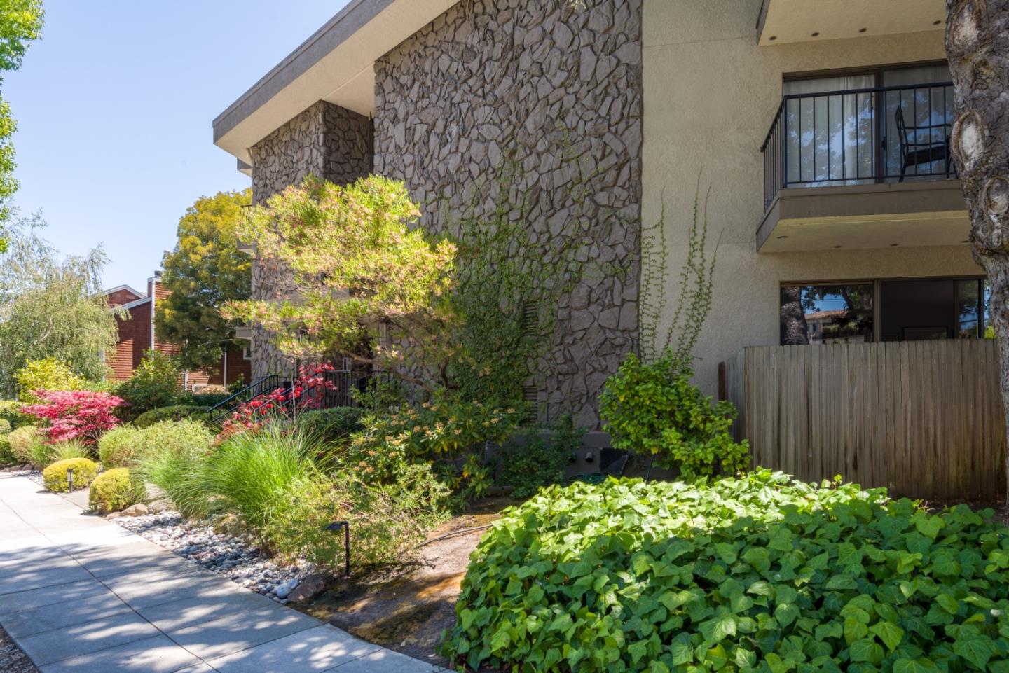 Detail Gallery Image 1 of 1 For 1477 Floribunda Ave #305,  Burlingame,  CA 94010 - 1 Beds | 1 Baths