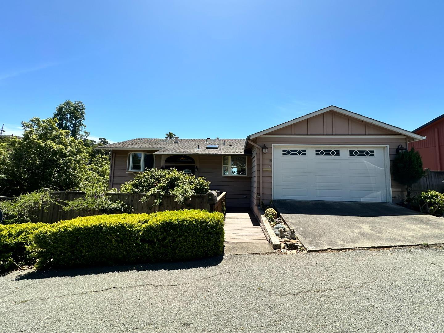 Detail Gallery Image 1 of 1 For 46 Arch Ln, San Carlos,  CA 94070 - 3 Beds | 2/1 Baths