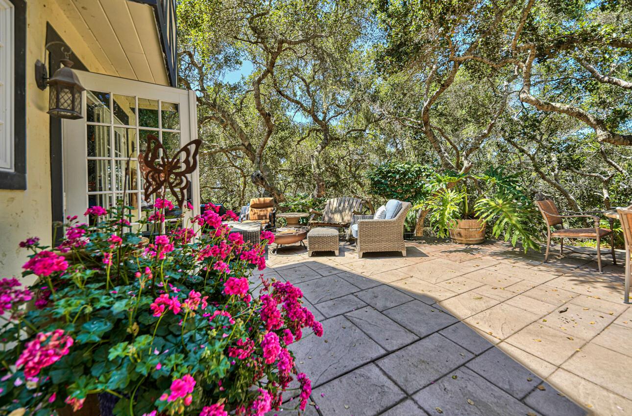 Detail Gallery Image 13 of 67 For 11751 Camino Escondido Rd, Carmel Valley,  CA 93924 - 4 Beds | 3/1 Baths